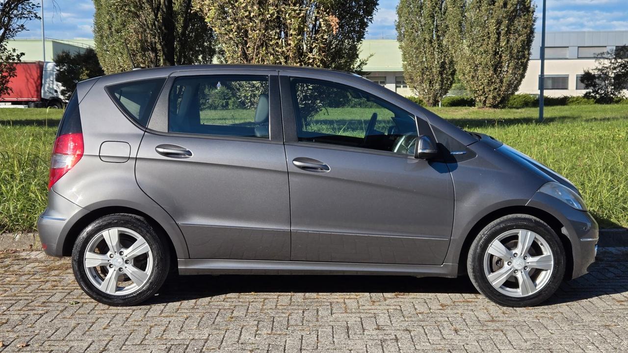 Mercedes-benz A 170 150 BlueEFFICIENCY Coupé Avantgarde