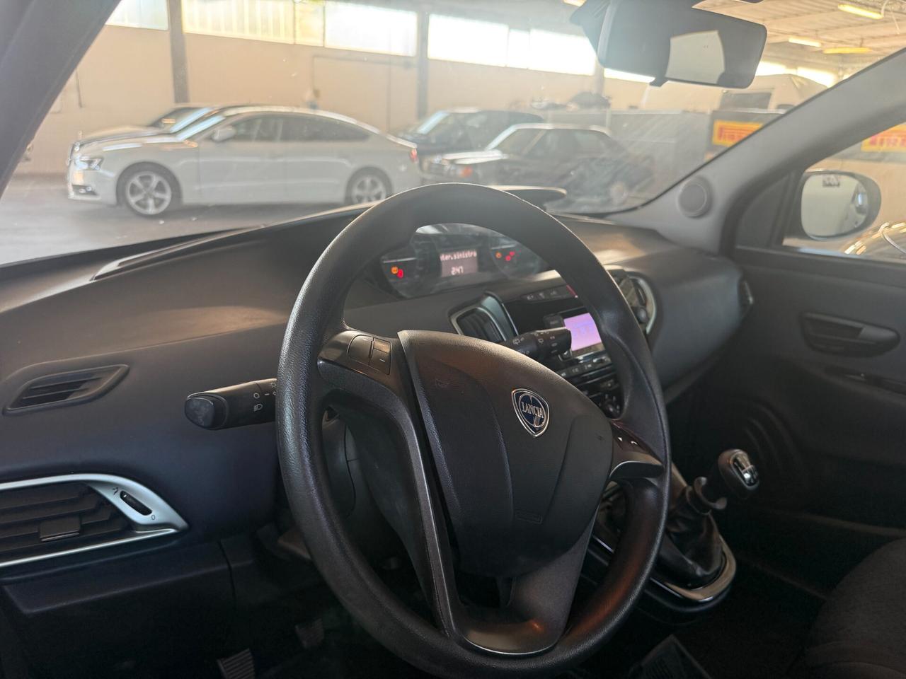 Lancia Ypsilon 1.0 FireFly 5 porte S&S Hybrid Oro