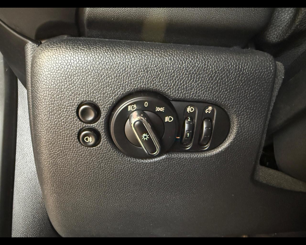 MINI Mini 4ª serie (F56) - Mini 1.5 Cooper Essential