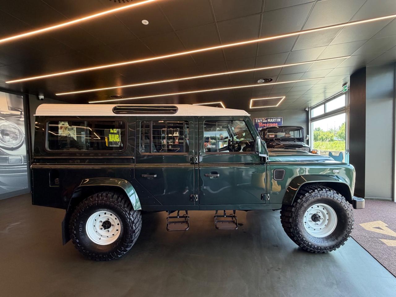 Land Rover Defender 110 2.4 TD4 Station Wagon SE - 7 POSTI -Ricond. "The world's style"