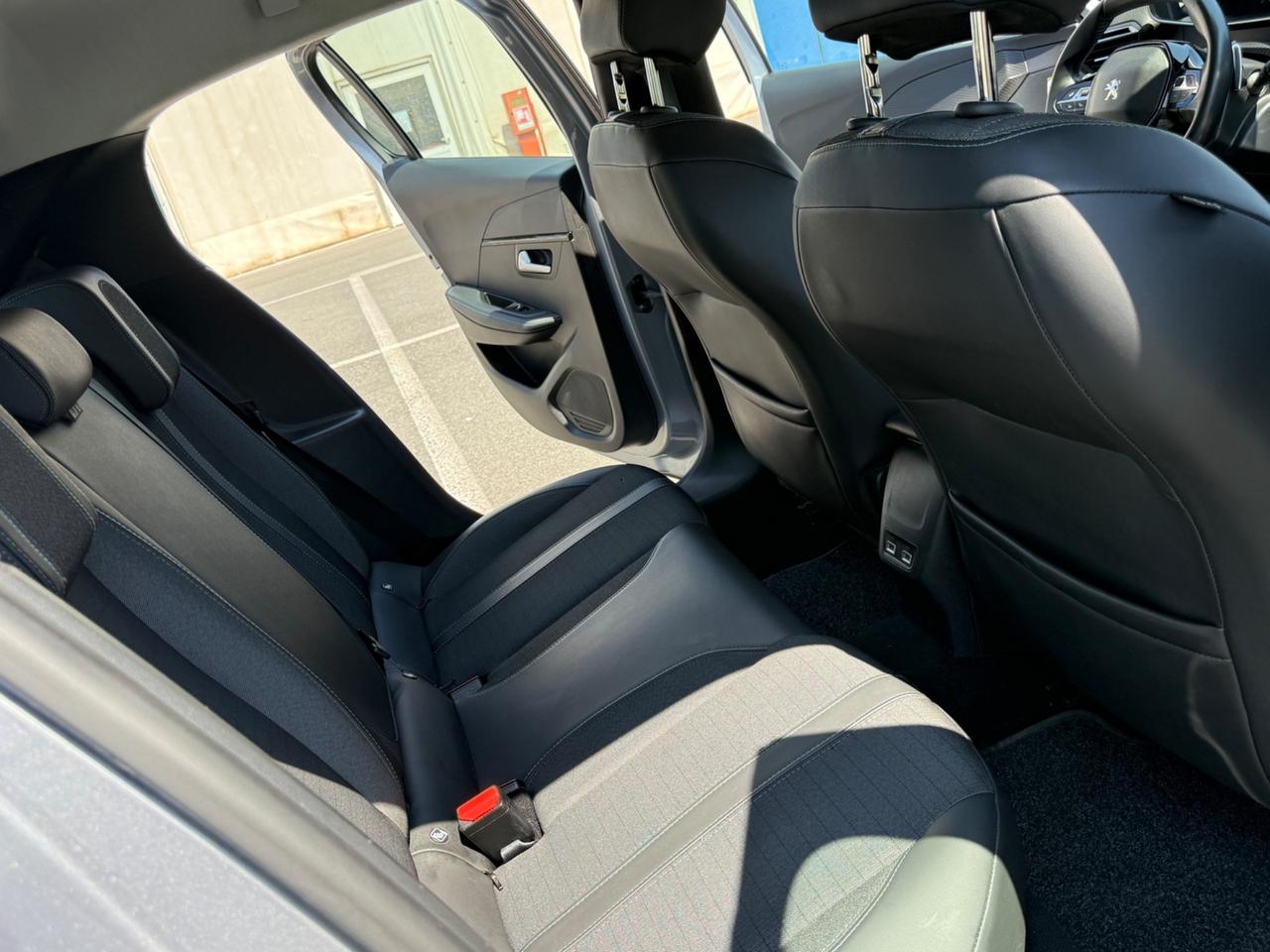 Peugeot 208 -100 CV-AUTOMATICA-FULL OPTIOAL