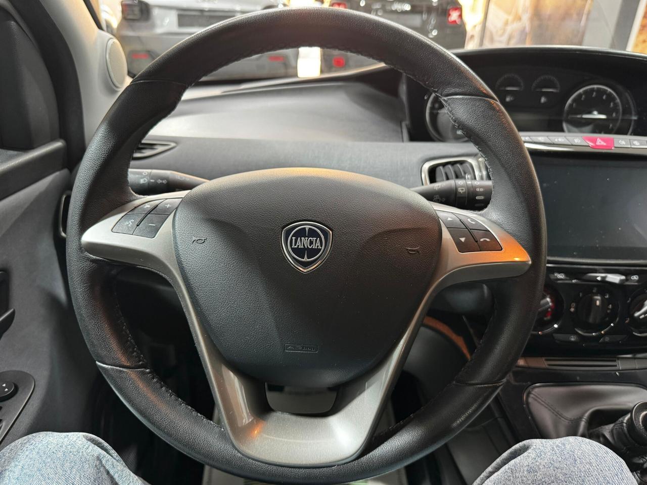 Lancia Ypsilon 1.0 FireFly 5 porte S&S Hybrid Gold