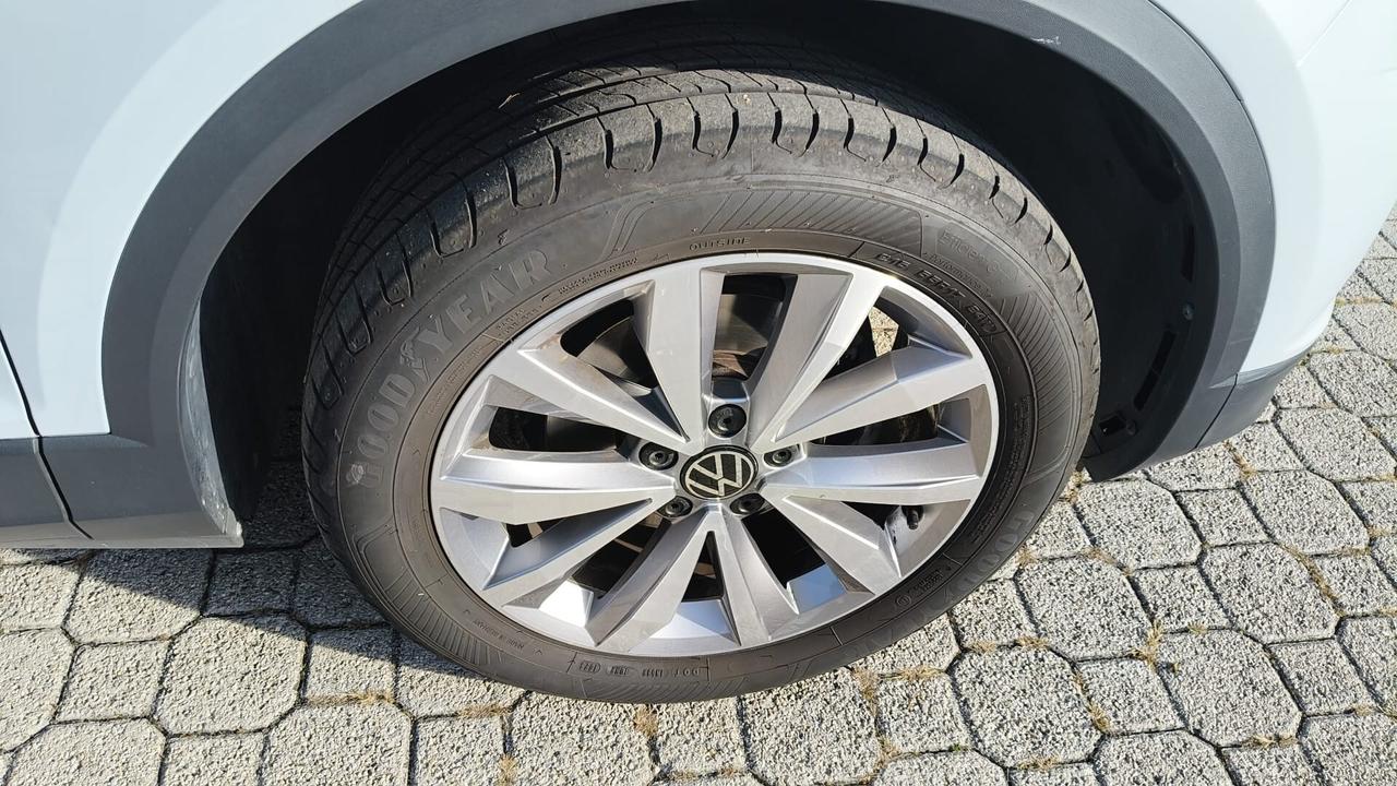 VOLKSWAGEN T-ROC 1.5 TSI 150CV MANUALE GANCIO TRAINO
