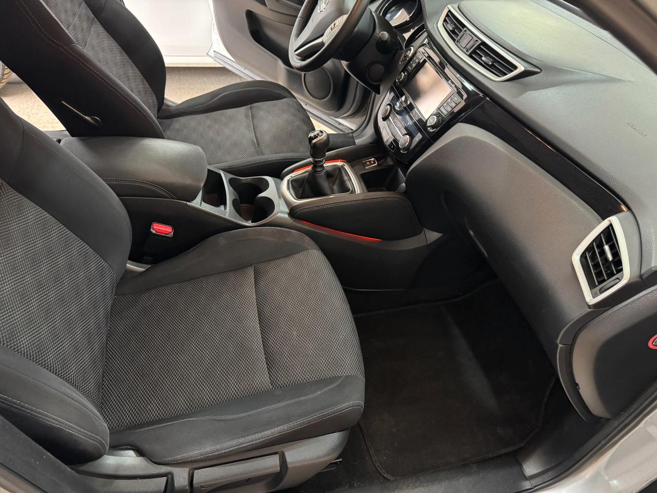 Nissan Qashqai 1.5 dCi N-Connecta TETTO-NAVI-XENON