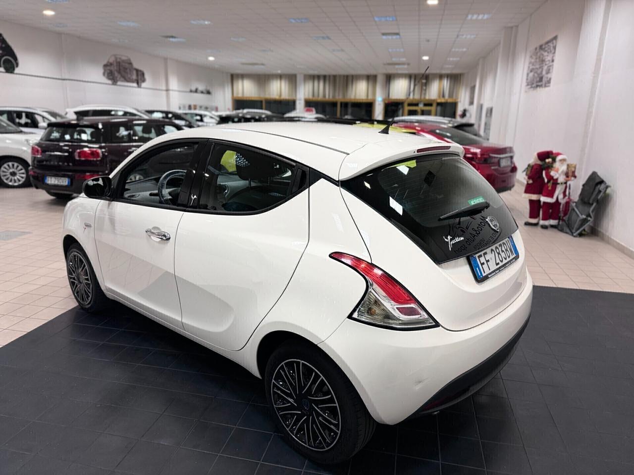 Lancia Ypsilon 1.2 69 CV 5 porte Silver