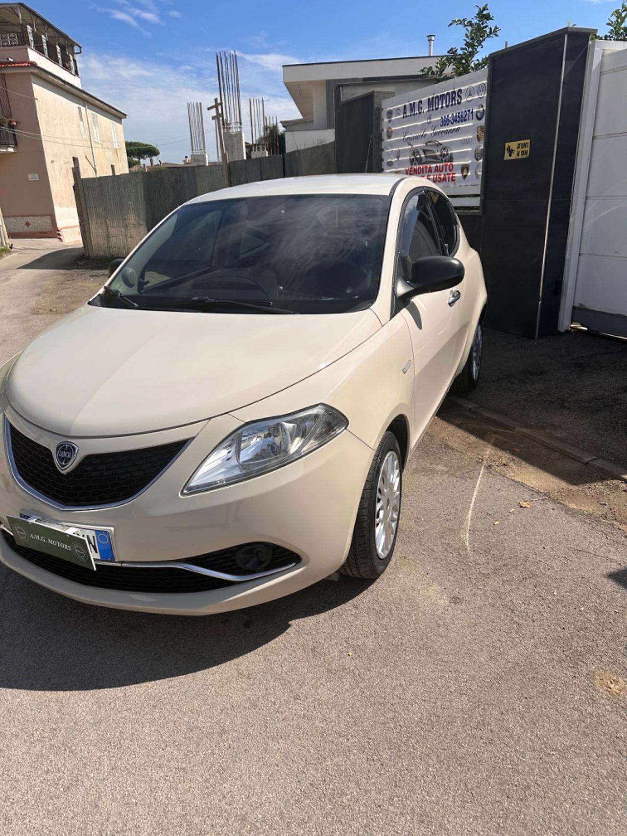 Lancia Ypsilon 1.2 69 CV 5 porte Silver