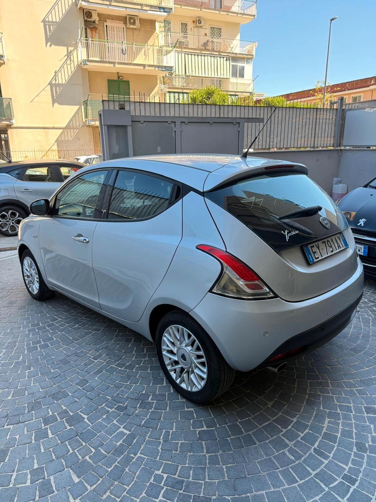 Lancia Ypsilon 1.2 69 CV 5 porte Gold