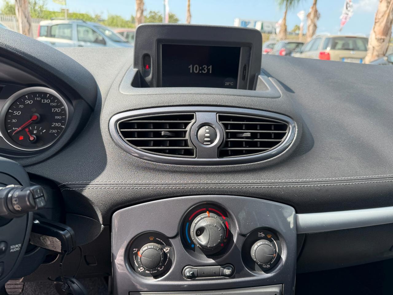 RENAULT CLIO 2010 1.2 BENZINA 101 CV