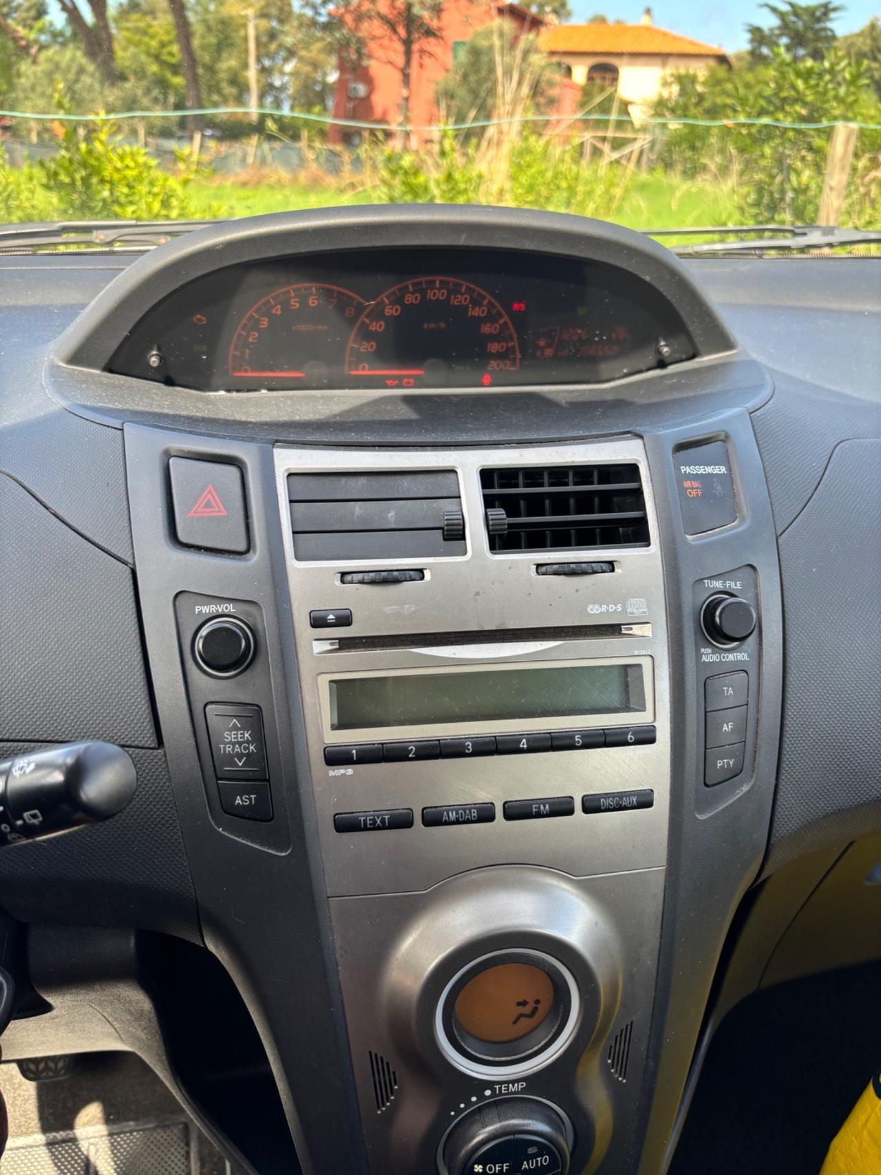 Toyota Yaris 1.3 5 porte Sol neo patentato