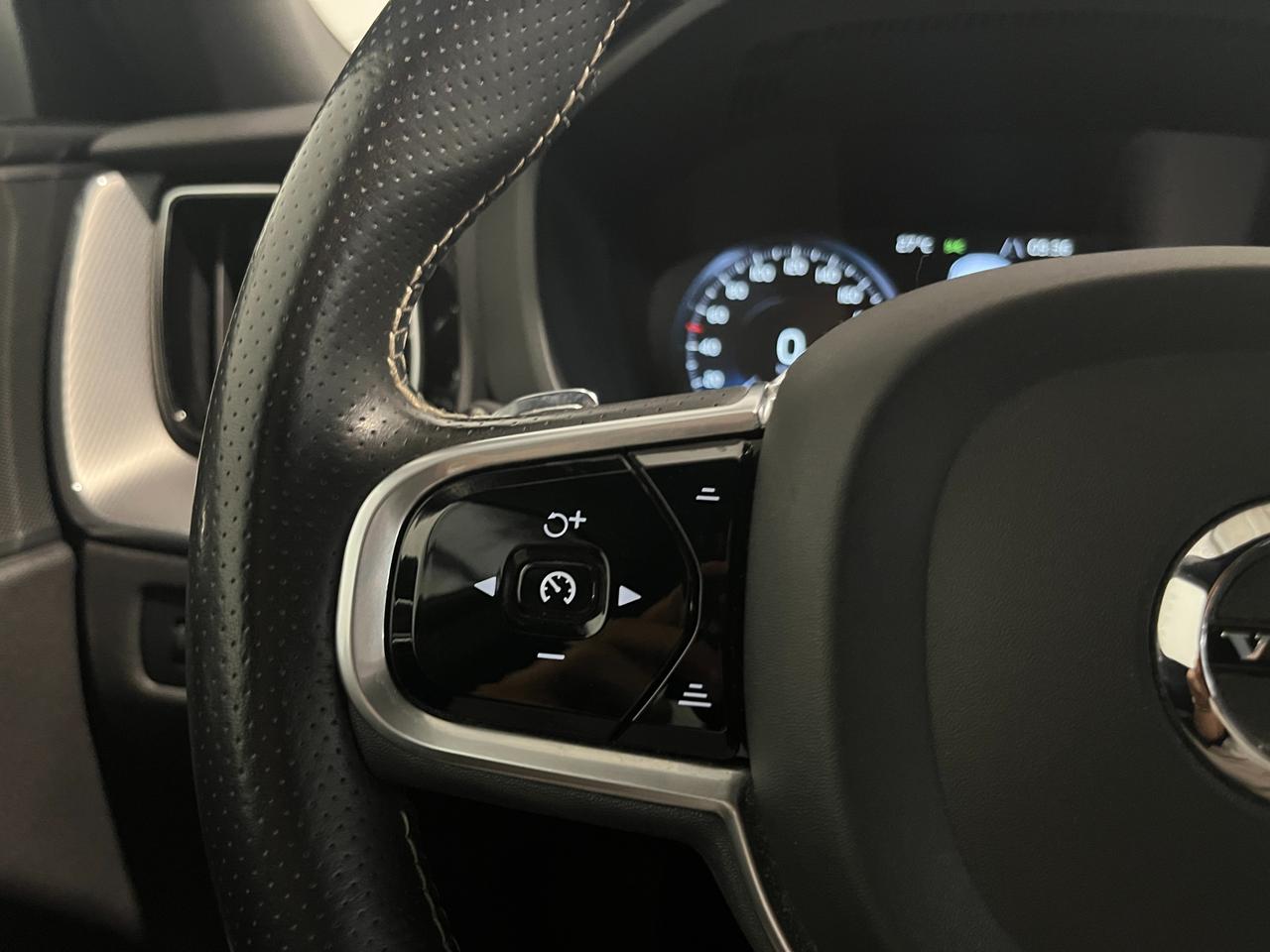VOLVO XC60 2.0 D5 R-DESIGN AWD GEARTRONIC