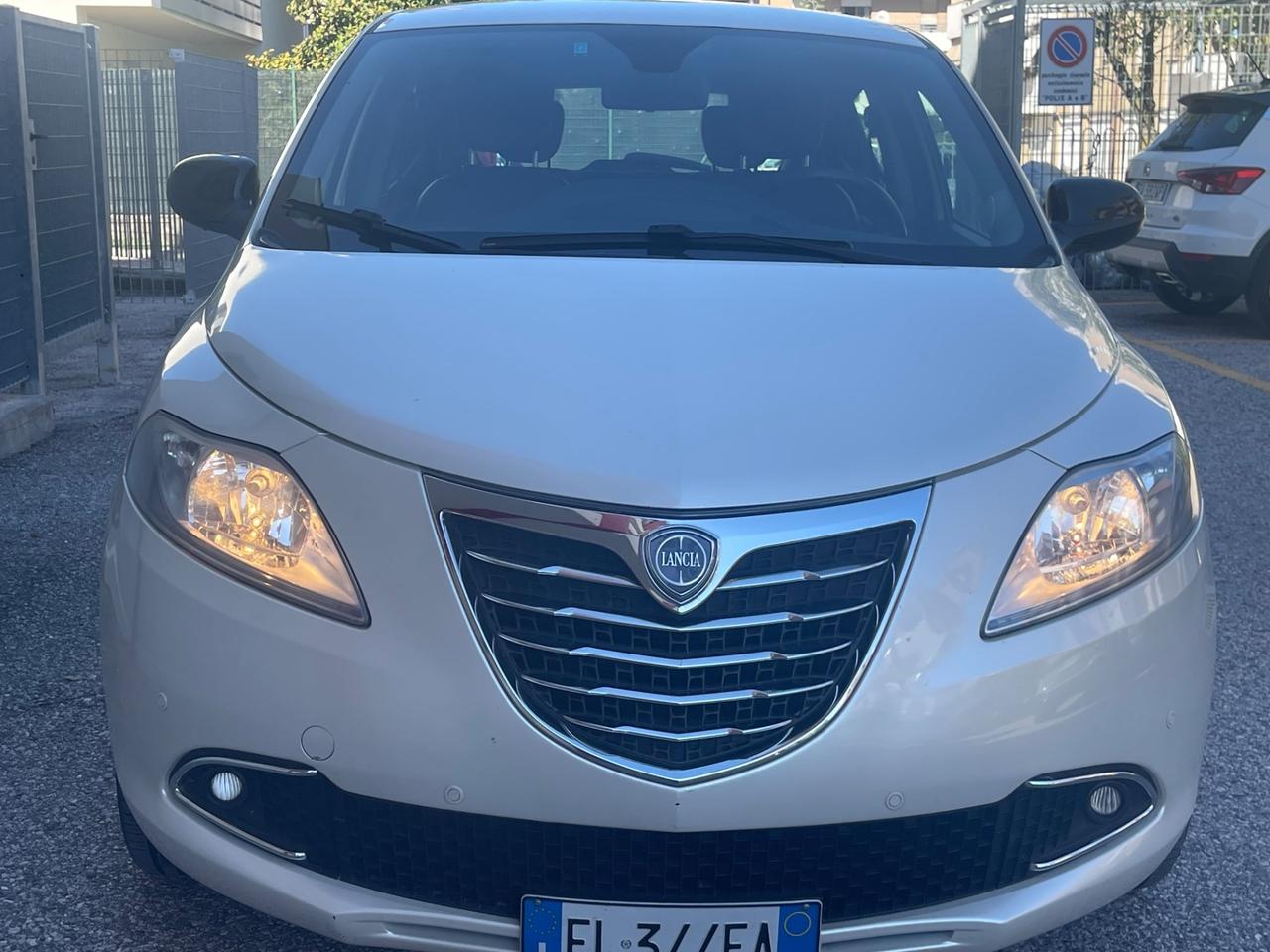 Lancia Ypsilon 1.2 69 CV 5 porte GPL Ecochic Platinum SI NEOPATENTATI