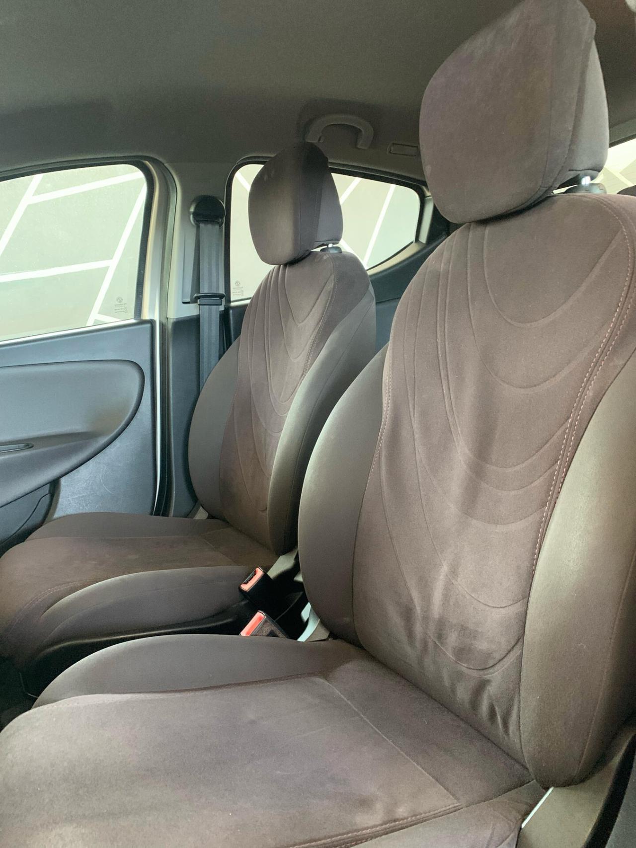 Lancia Ypsilon 1.2 69 CV 5 porte S&S Gold Neopatentati