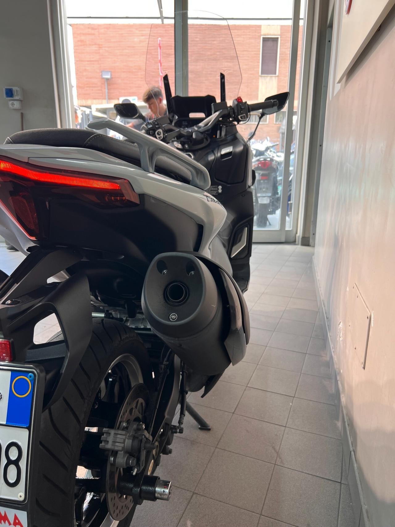 Yamaha TMAX 560 TECH MAX ceramic grey