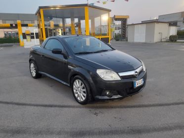 Opel Tigra TwinTop 1.4 16V First Edition