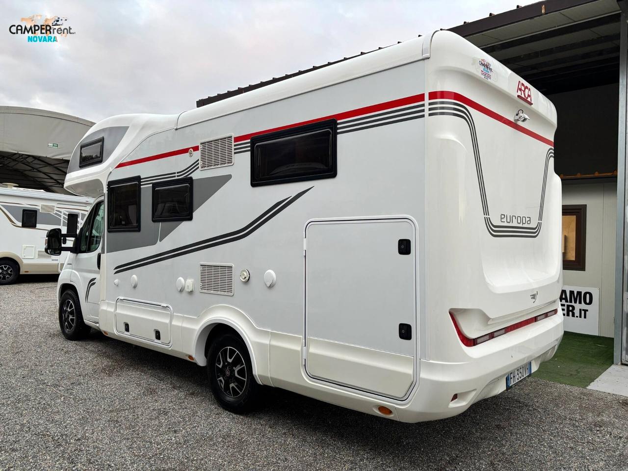 ARCA EUROPA M699 GLG - mansardato con letti gemelli in coda ed ampio garage