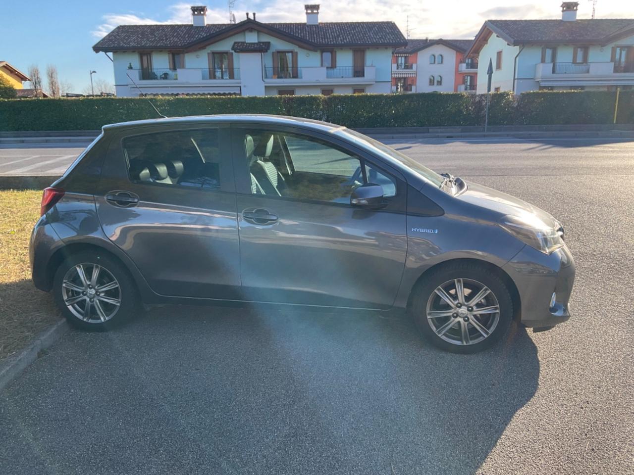 Toyota Yaris 1.5 Hybrid 5 porte by Glamour