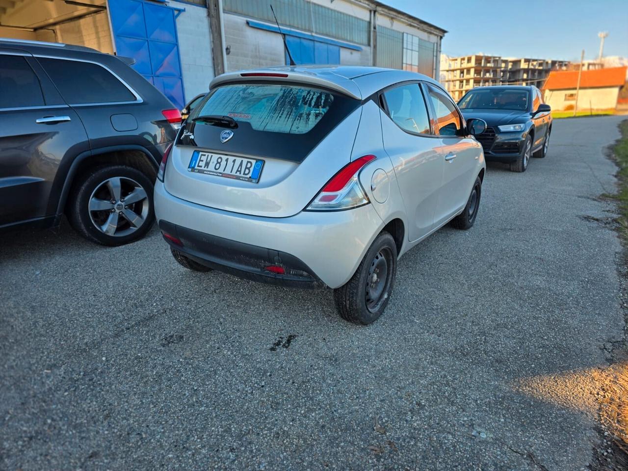 Lancia Ypsilon 0.9 TwinAir 85 CV 5 porte Metano Ecochic Silver