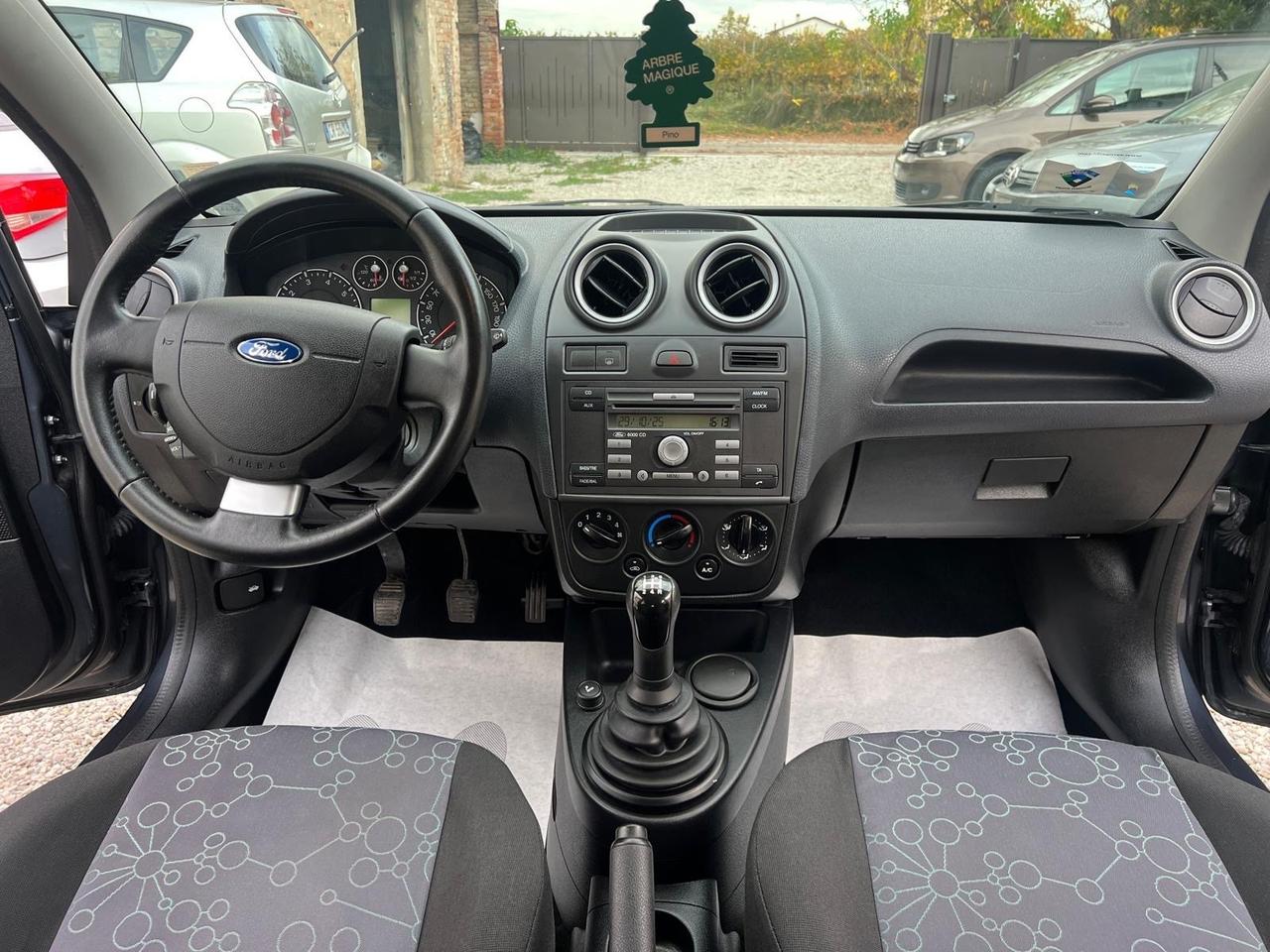 Ford Fiesta 1.2 16V 5p. Ghia