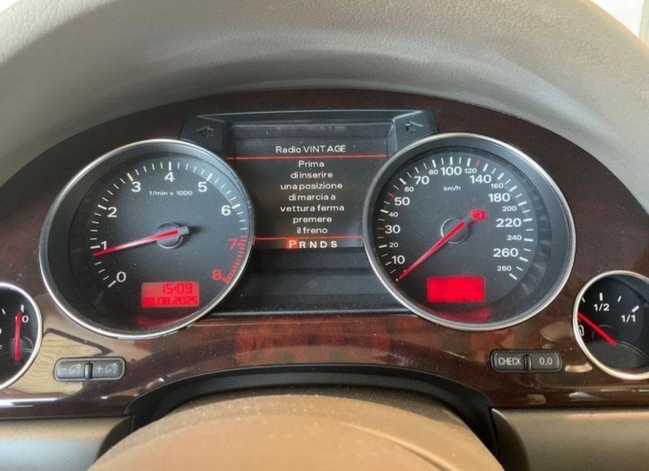 Audi A8 4.2 V8 quattro tiptronic