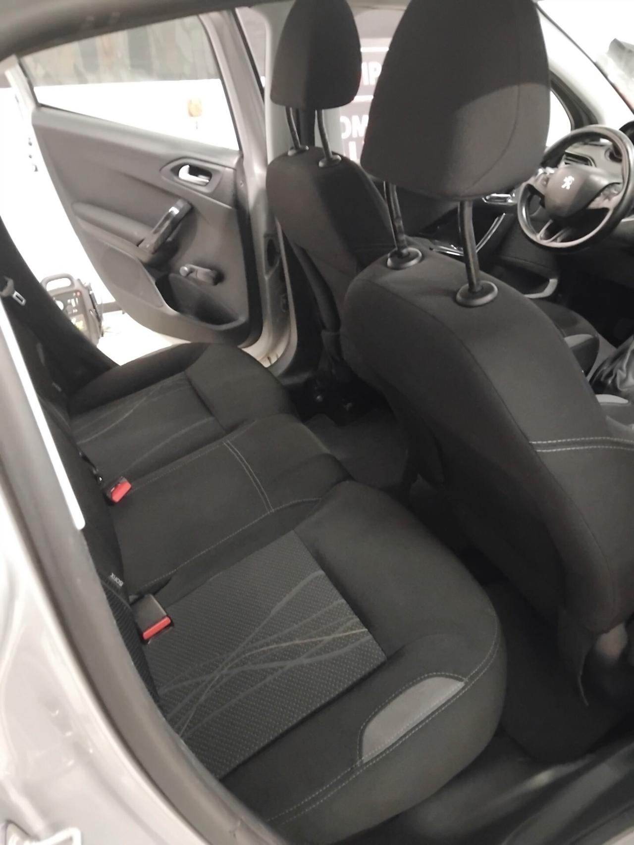 Peugeot 208 1.4 HDi 68 CV 5 porte Allure