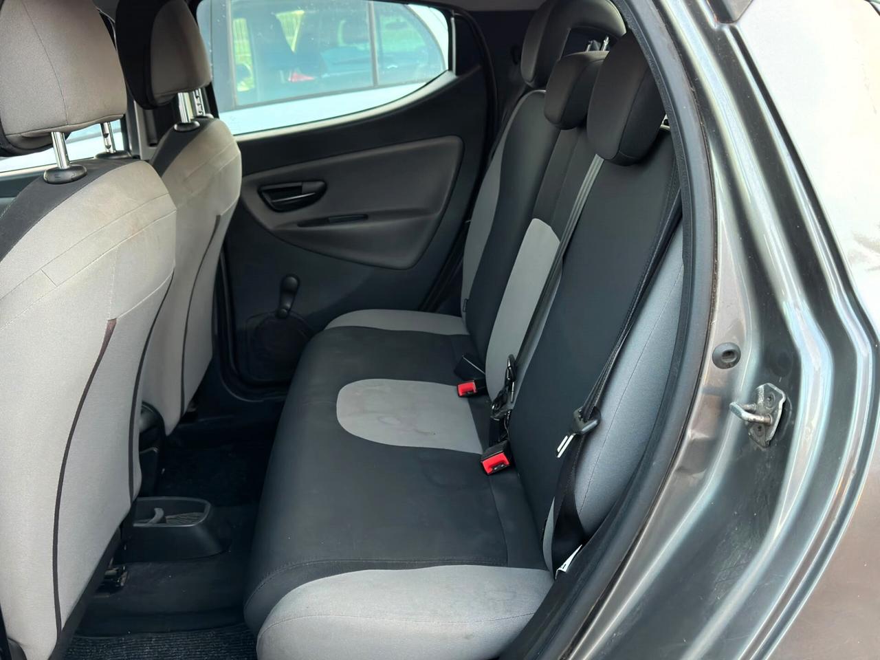 Lancia Ypsilon 1.2 69 CV Unyca