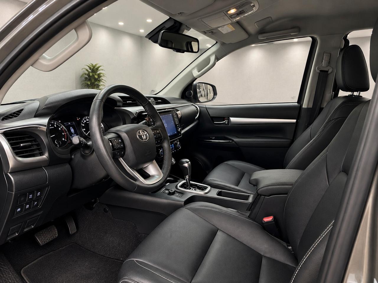 Toyota Hilux 2.8 D-4D A/T 4WD 48V 4 porte Double Cab Executive