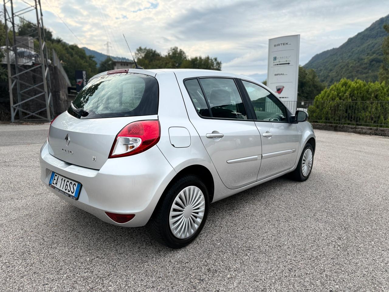 Renault Clio 1.2 16V 5 porte Confort 75cv