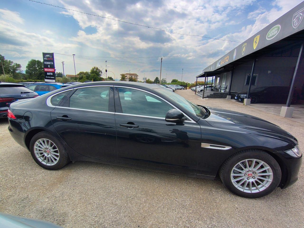 Jaguar XF aut. Portfolio (SOLO PER OPERATORI DEL SETTORE)