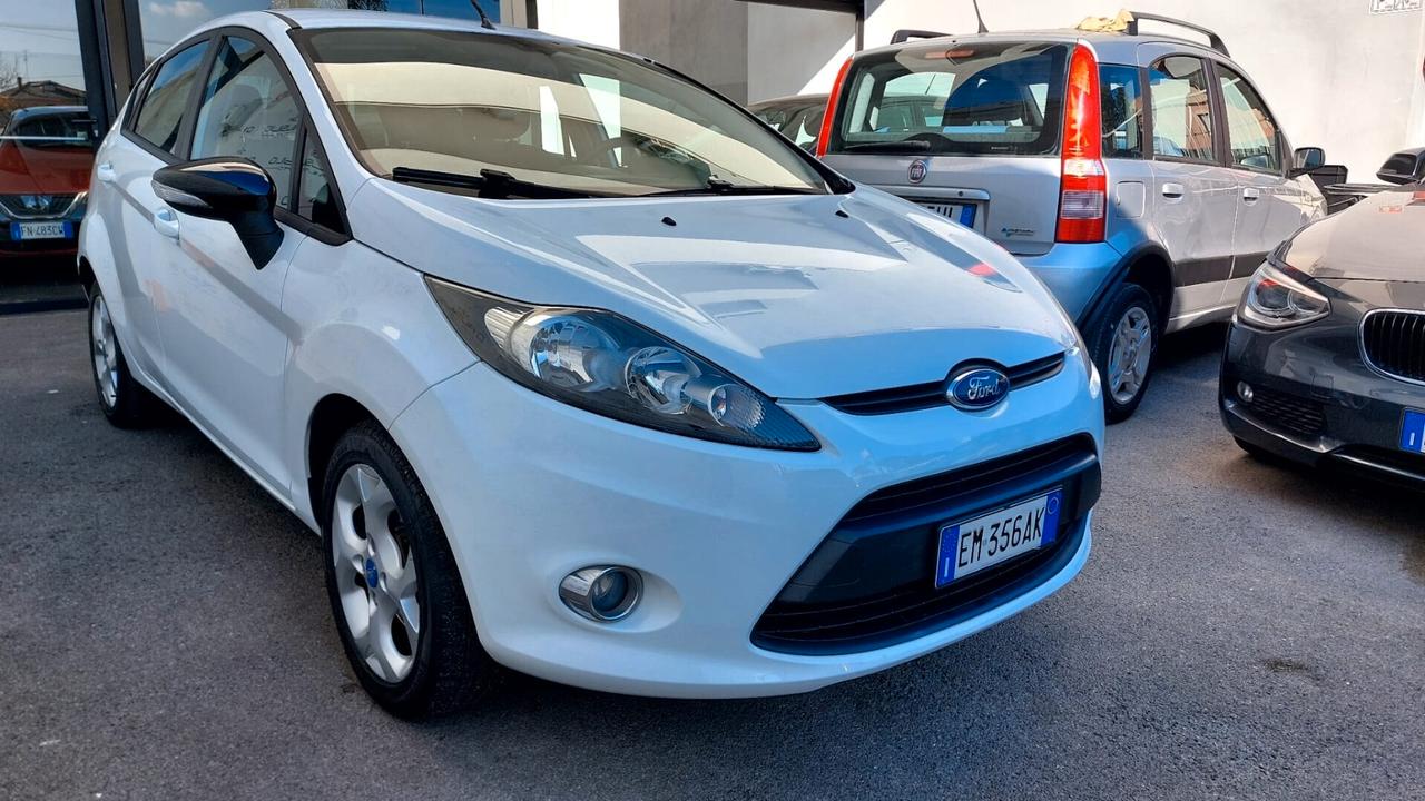 Ford Fiesta 1.4 16V 5p. Bz.- GPL Titanium Bs.