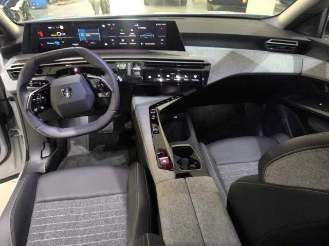 PEUGEOT e-3008 - motore elettrico (73kWh) 210 CV Allure Busin