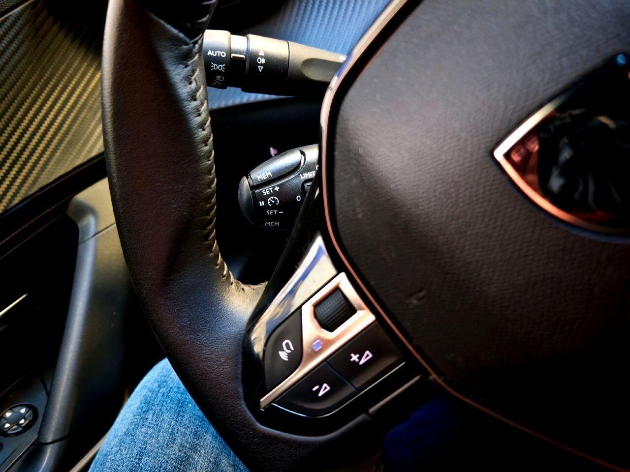 Peugeot 2008 Allure 1.2 Pack Navi 100cv