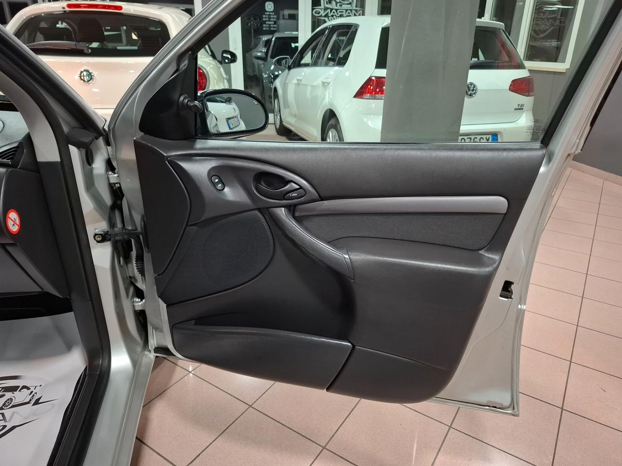 Ford Focus 1.6 benzina Neopatentato