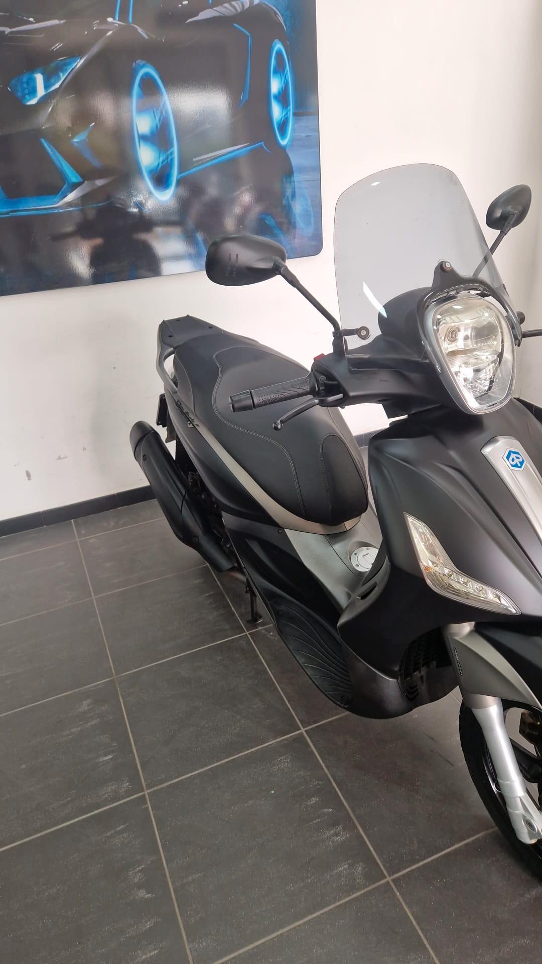 Piaggio Beverly 350 BASE