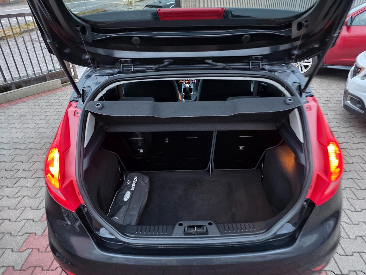 Ford Fiesta 1.2B unico proprietario garantita 12M