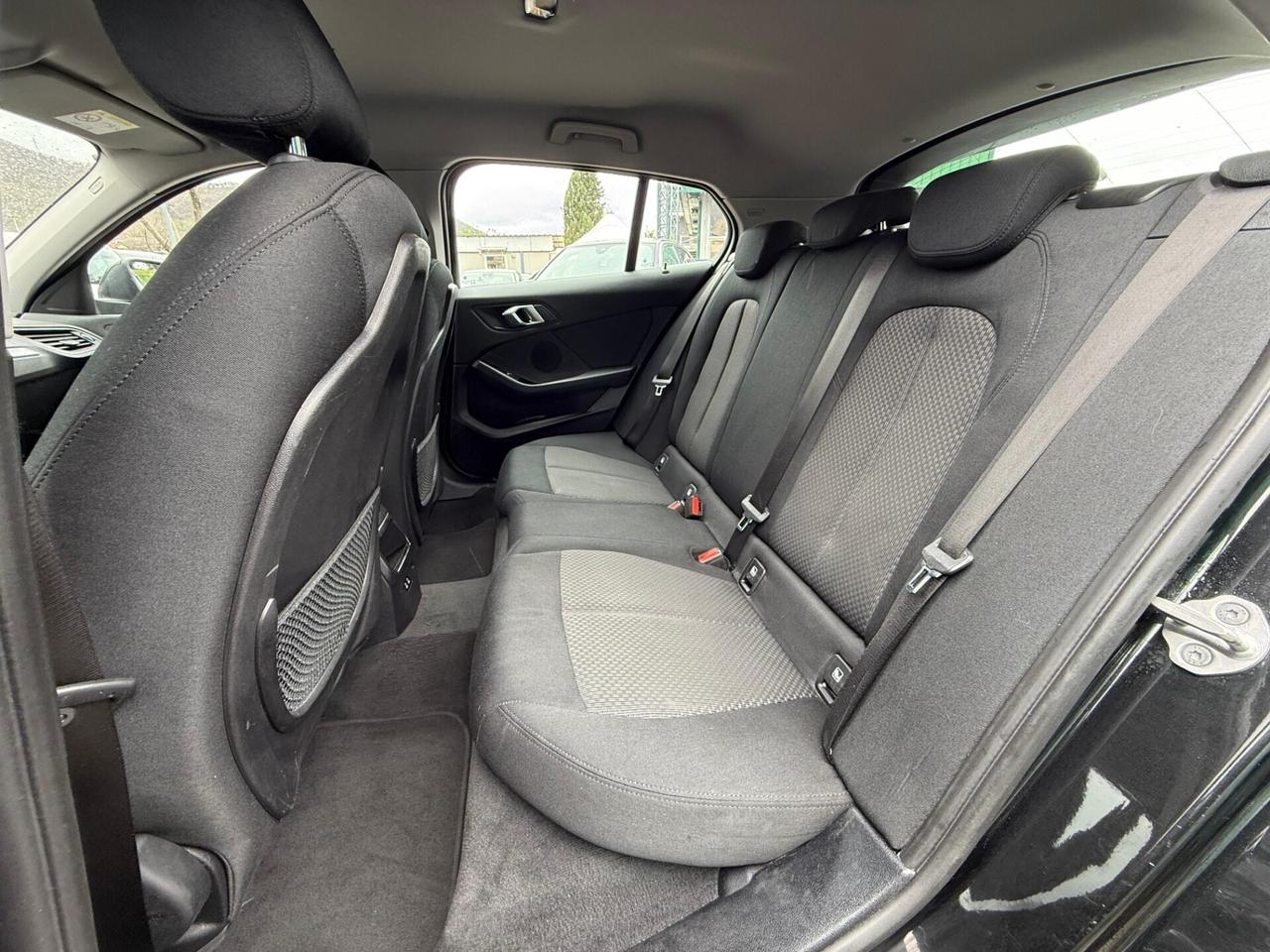 Bmw 116 116d 5p. Business Advantage