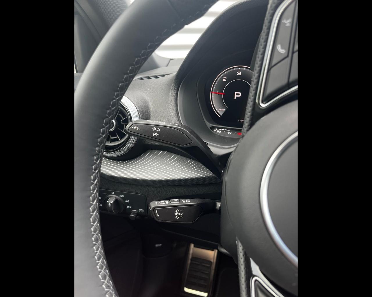 AUDI Q2 35 TDI QUATTRO S-TRONIC IDENTITY BLACK