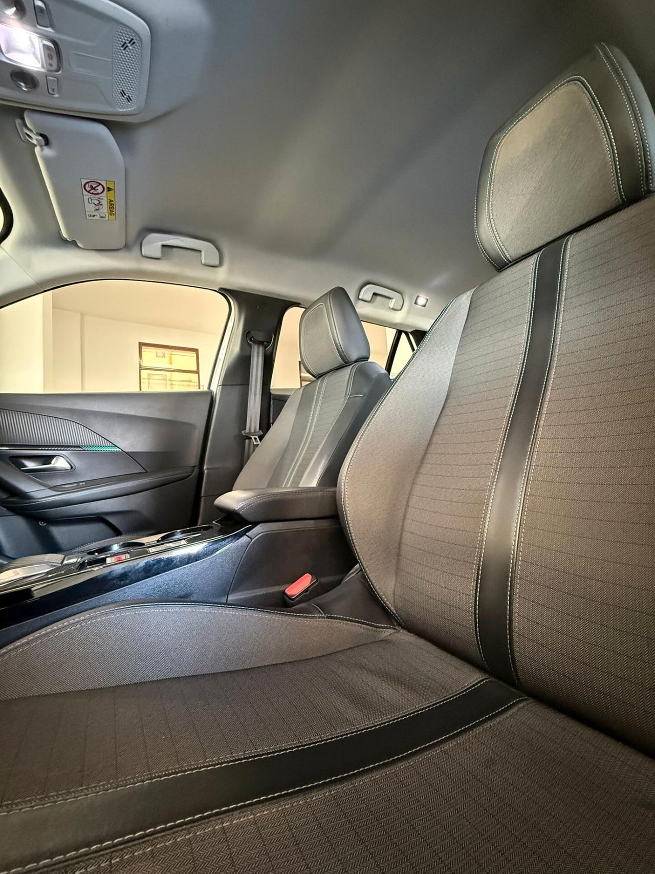 Peugeot 2008 BlueHDi 130 S&S EAT8 Allure