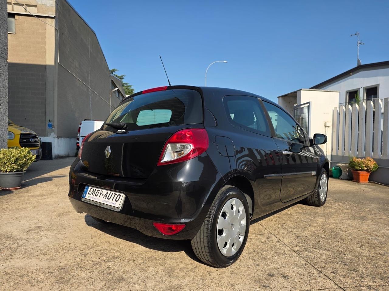 Renault Clio 1.2 16V 3 p. Luxe Neopatentati