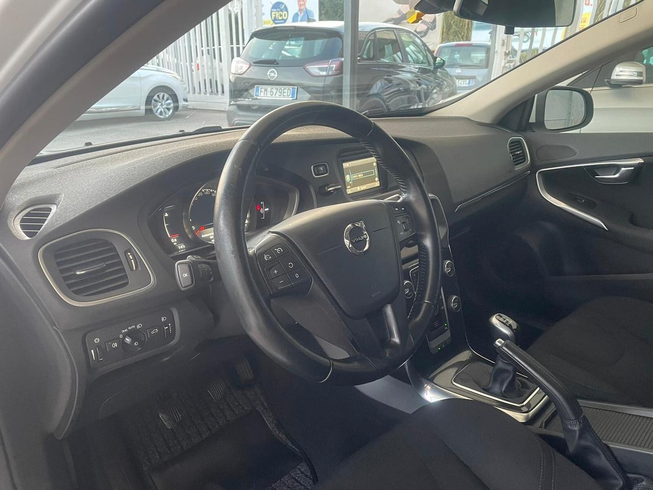 Volvo V40 D2 R-design Momentum