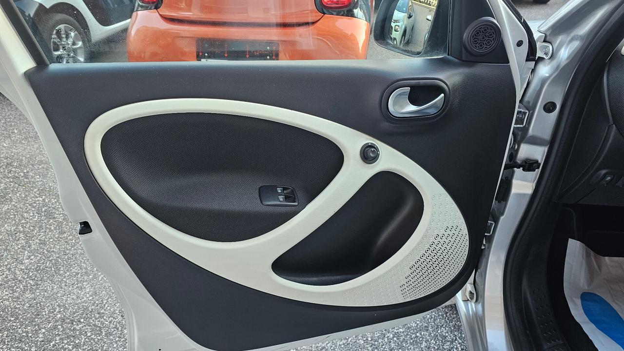 Smart Forfour 70 1.0 twinamic Passion NAV RETROCAM SENSORI CARVERTICAL OK