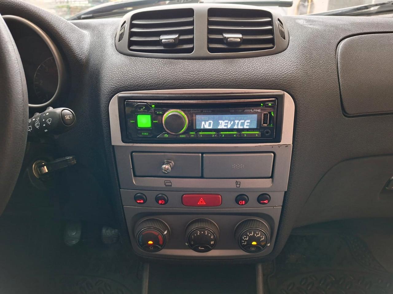 Alfa Romeo 147 5p 1.9 jtd Distinctive 115cv, adatta a neop.