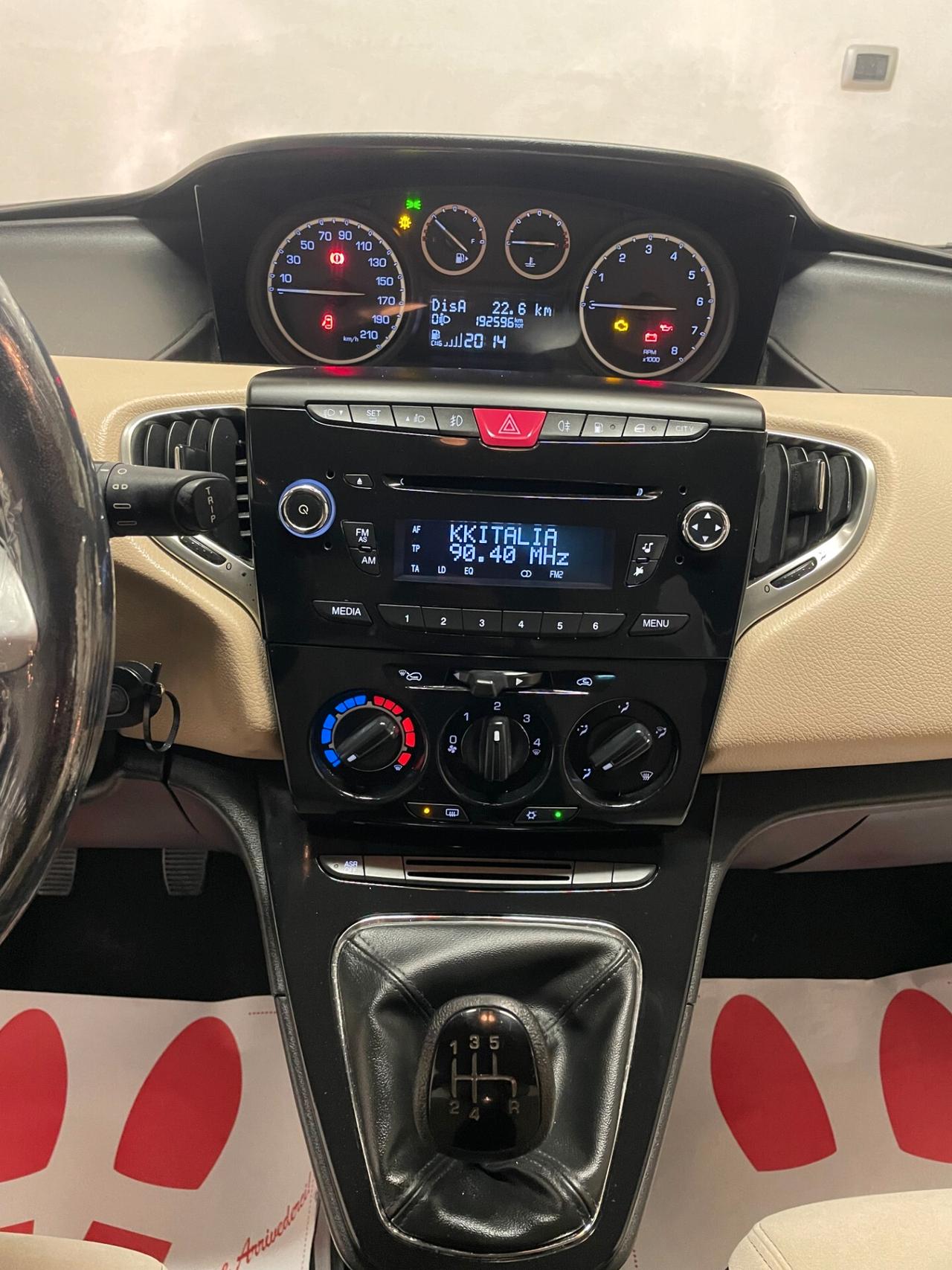 Lancia Ypsilon Ecochic Gold 0.9 TwinAir 85 CV Metano Neopatentati