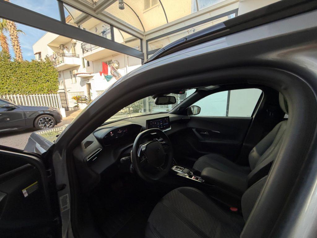 Peugeot 2008 PureTech 130 S&S EAT8 Allure da €229,00 mensili
