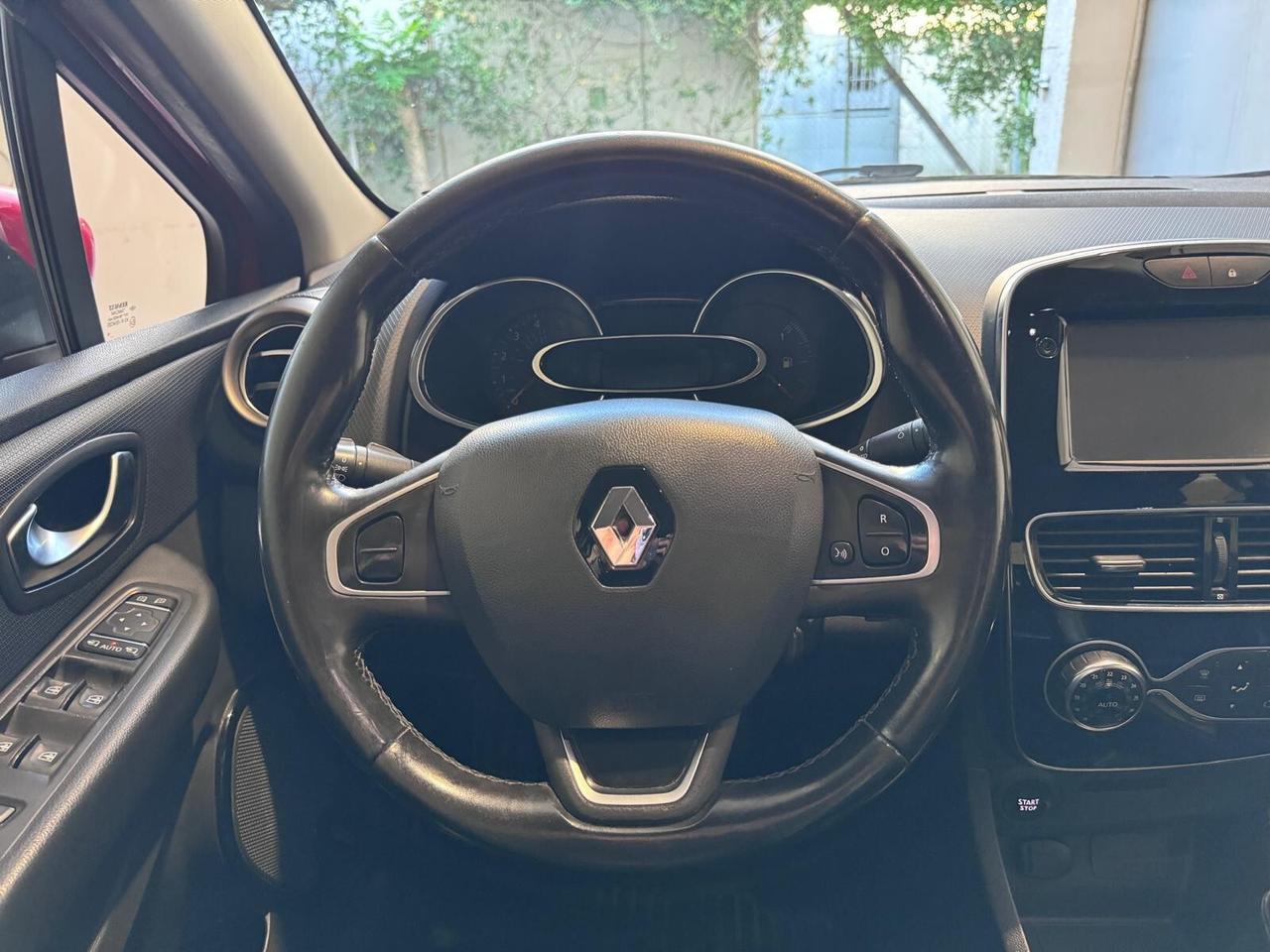 Renault Clio Energy intens euro 6 con gancio di traino