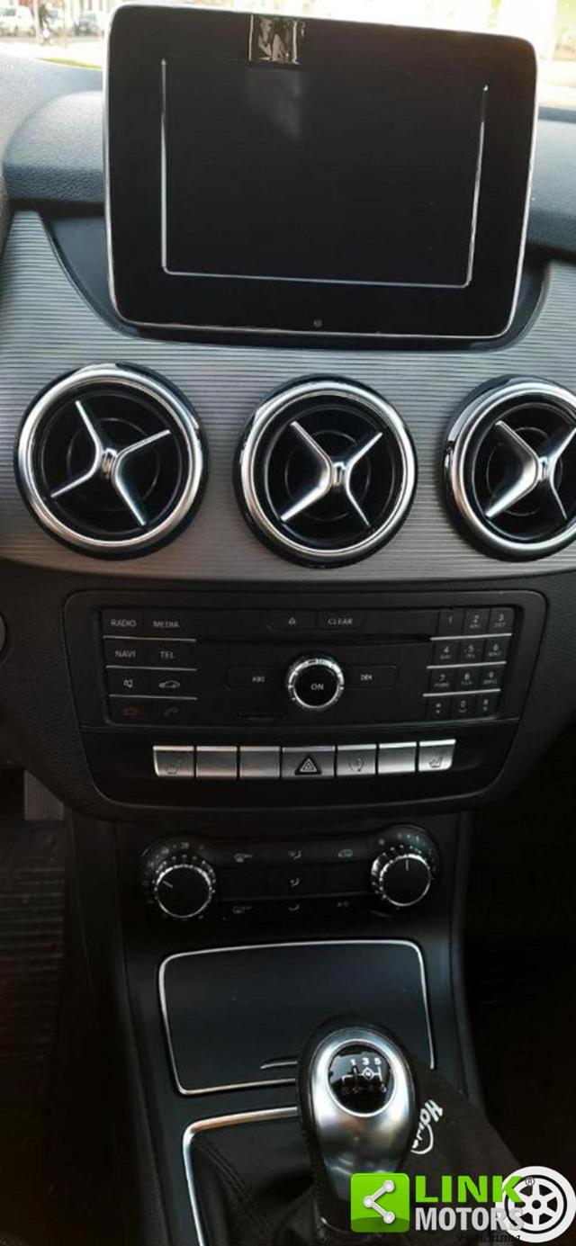 MERCEDES-BENZ B 180 d Premium