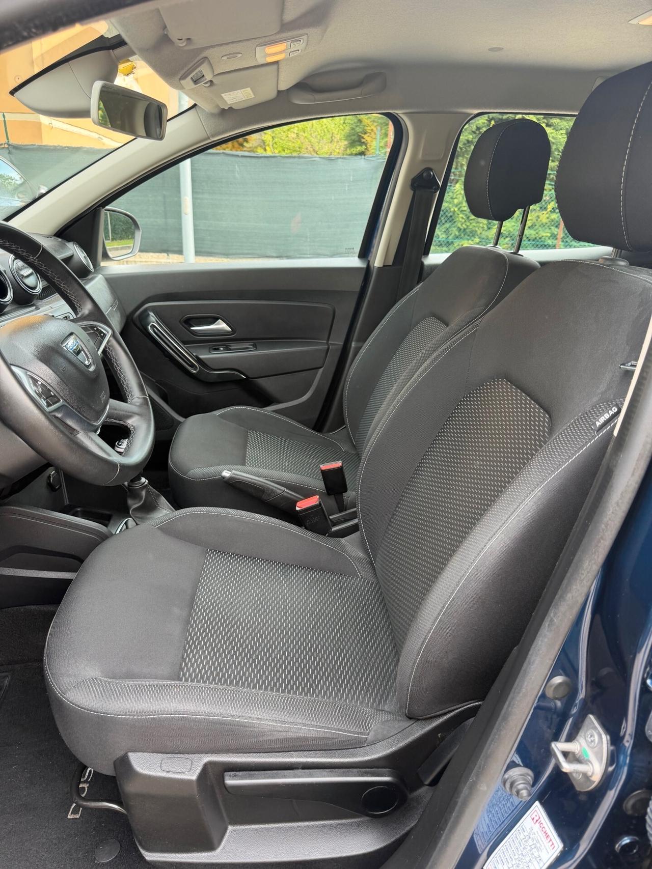 Dacia Duster 1.5 dci - NEOP. - NAV. - 12 MESI DI GARANZIA -