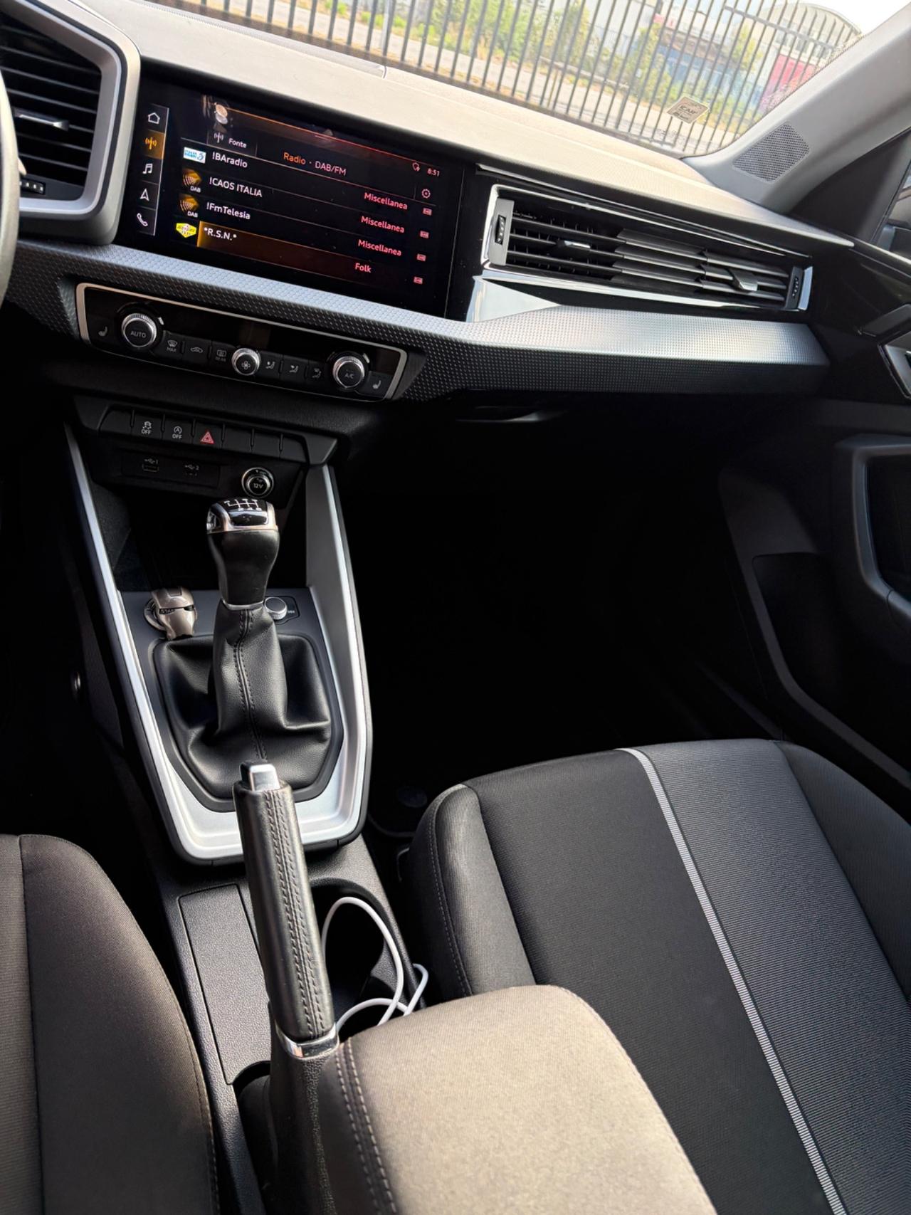 Audi A1 citycarver 30 TFSI Identity Contrast