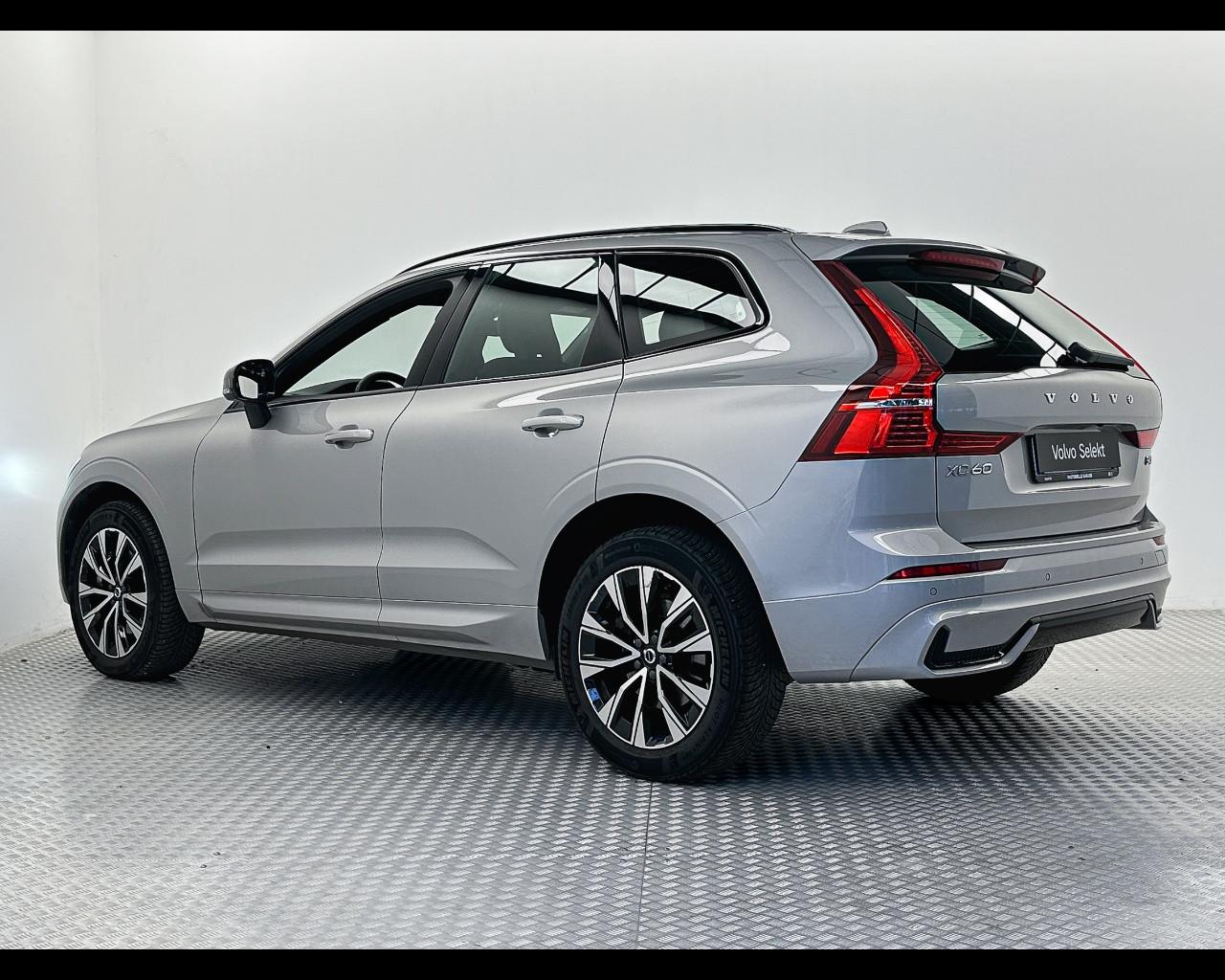 VOLVO XC60 B4 (d) AWD automatico Plus Dark