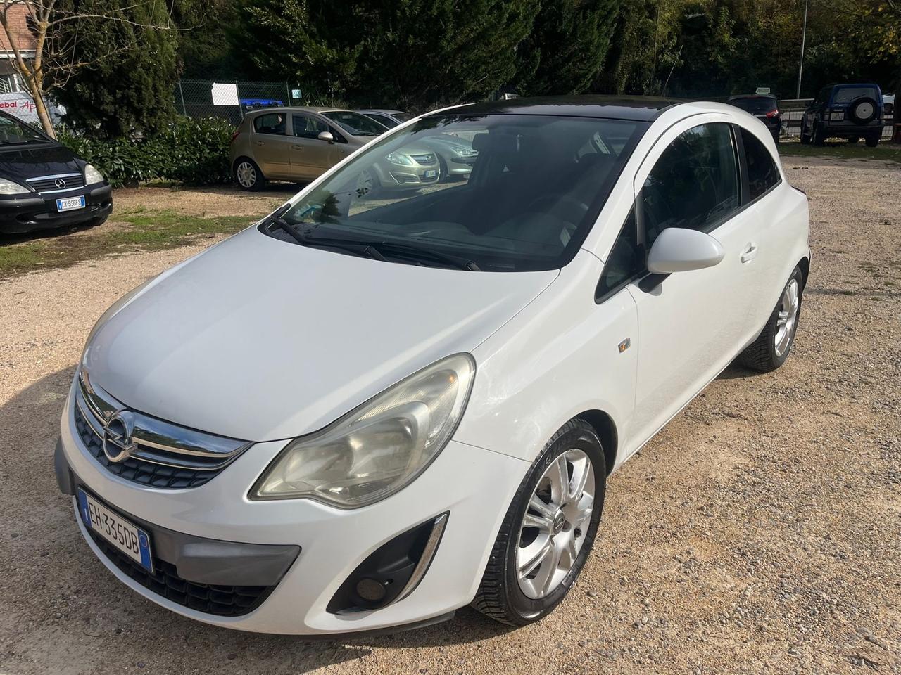 Opel Corsa 1.4 Benzina - Neopatentati