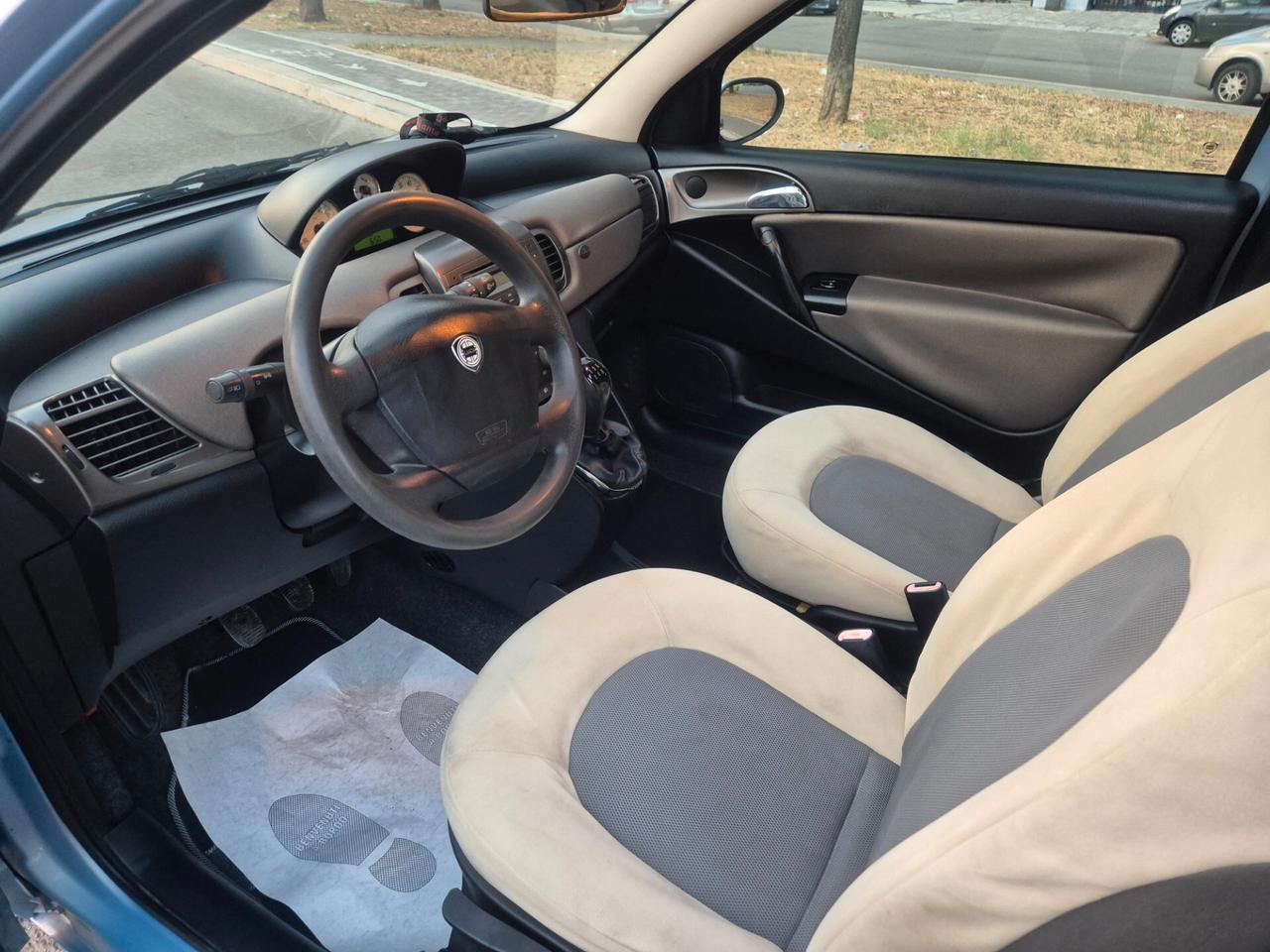 Lancia Ypsilon 1.3 MJT 69 CV Platino tetto apribileeeee